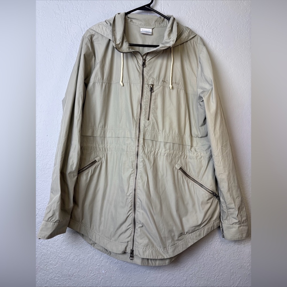 Columbia Men's Beige Hooded Windbreaker